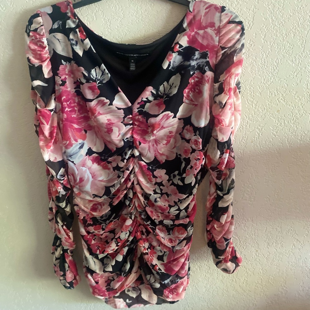 White House Black Market NWOT sz medium, floral blouse